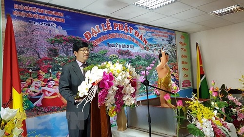 Cong_dong_nguoi_Viet_tai_Mozambique_long_trong_to_chuc_Dai_le_Phat_Dan