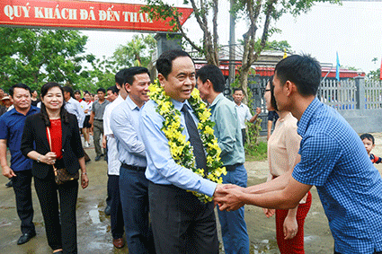 Gin_giu_hinh_anh_bac_ai_yeu_thuong_cua_nguoi_Cong_giao