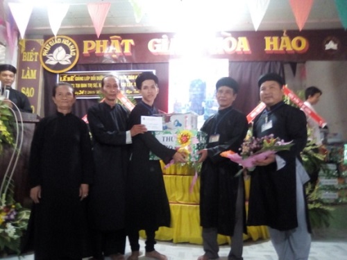 Be_giang_lop_Boi_duong_Giao_ly_can_ban_khoa_371