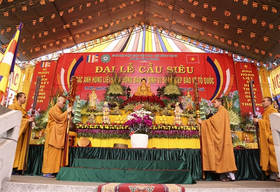 Dai_le_tuong_niem_va_cau_sieu_cac_anh_hung_liet_si_va_nhung_nguoi_co_cong_voi_To_quoc