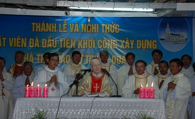 Giao_xu_Trung_Quan_to_chuc_Thanh_le_chau_luot