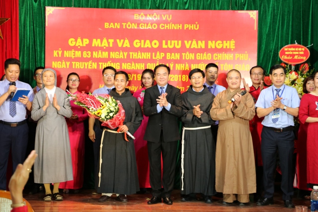 Giao_luu_van_nghe_nhan_ky_niem_63_nam_Ngay_thanh_lap_Ban_Ton_giao_Chinh_phu__Ngay_Truyen_thong_nganh_quan_ly_nha_nuoc_ve_ton_giao