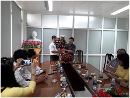Quang_Binh__Cac_don_vi__to_chuc_tham_va_chuc_mung_Ban_Ton_giao_tinh_nhan_ky_niem_63_nam_Ngay_truyen_thong_nganh_Quan_ly_nha_nuoc_ve_ton_giao