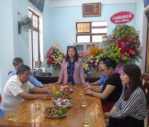 Lanh_dao_UBND_tinh_tham_va_chuc_mung_So_Noi_vu_tinh_Kon_Tum_nhan_Ngay_ky_niem_nganh_Quan_ly_nha_nuoc_ve_ton_giao