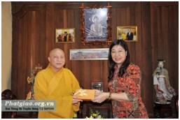 Ha_Noi__Ban_Dan_van_Thanh_uy_chuc_mung_Vu_Lan_tai_chua_Lien_Phai