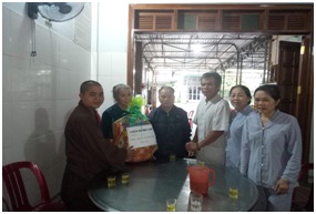 Chua_Khanh_Linh__KonTum_tham__tang_qua_phat_tu_cao_tuoi_tren_dia_ban__nhan_dai_le_Vu_lan_bao_hieu_PL_2562_DL_2018