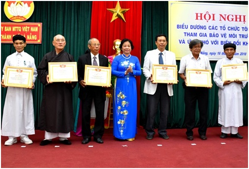 Bieu_duong_cac_to_chuc_ton_giao_tham_gia_ba_o_ve__moi_truo_ng_o_Da_Nang