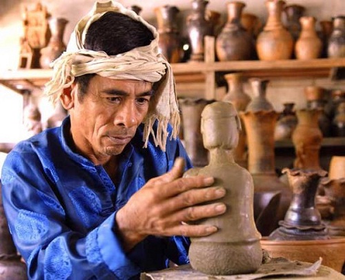 Tham_gia_Ban_chi_dao__Ban_xay_dung_ho_so_Nghe_thuat_lam_gom_truyen_thong_nguoi_Cham