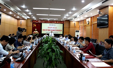 Bo_Noi_vu_hop_bao_cung_cap_thong_tin_dinh_ky_cho_bao_chi