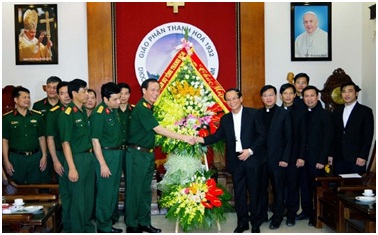 Chuc_mung_tan_Giam_muc_Chinh_toa_Giao_phan_Thanh_Hoa