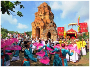 Le_hoi_Kate_2018_tren_thap_Po_Sah_Inu_Phan_Thiet