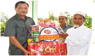 Tham_va_chuc_mung_Tet_Royal_HaJi_cua_dong_bao_Cham_tai_tinh_An_Giang