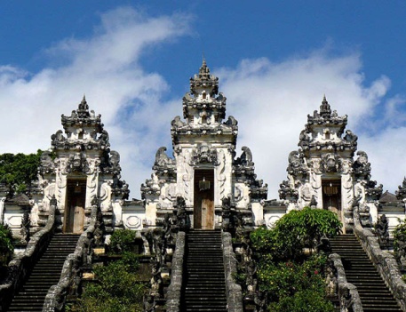 Den_Pura_Lempuyang_Luhur___chiec_cong_troi_buoc_ra_tu_than_thoai