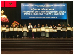 Hoi_nghi_bieu_duong_dong_bao_Cong_giao_co_nhieu_dong_gop_trong_cong_tac_bao_tro_xa_hoi__giao_duc__y_te__cham_lo_nguoi_ngheo