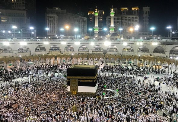 Hang_chuc_nguoi_Ai_Cap_thiet_mang_trong_le_hanh_huong_ve_Mecca
