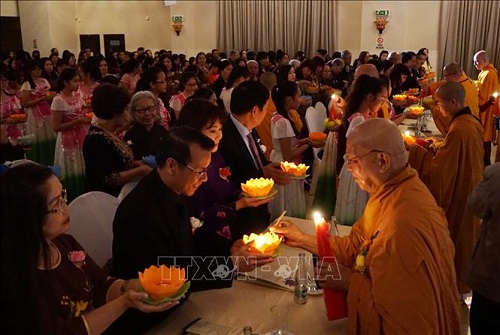 __Vu_Lan_bao_hieu_____Le_tri_an_cha_me_cua_cong_dong_nguoi_Viet_tai_CH_Sec