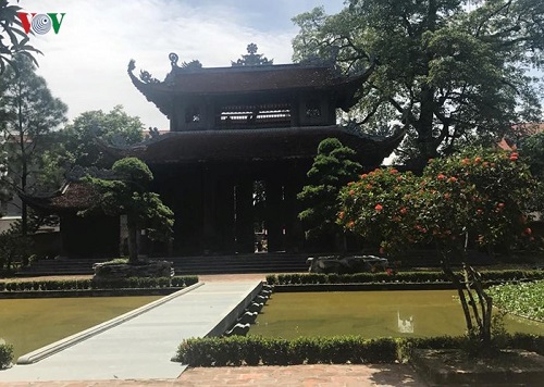 Chua_Nom___Ngoi_chua_co_be_the_nhat_Hung_Yen