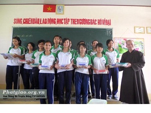 Ngoi_chua__khuyen_hoc__o_Vinh_Long