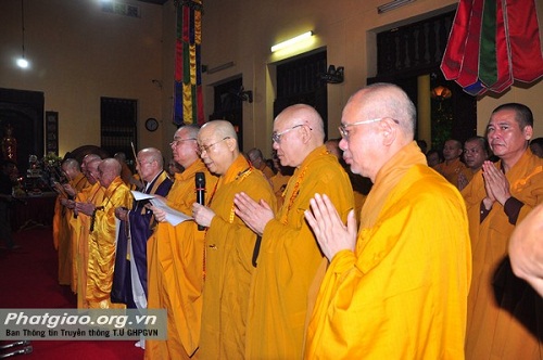 Tuong_niem_Chu_tich_nuoc_Tran_Dai_Quang_tai_tru_so_T_U_GHPGVN