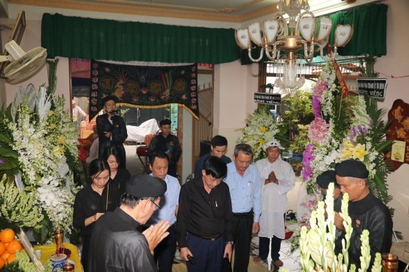 Doan_Ban_Ton_giao_Chinh_phu_vieng_co_Giang_su_Thien_Giac_Nguyen_Phuong_Hieu__Chanh_Hoi_truong_Ban_Tri_su_Trung_uong_giao_hoi_Tinh_do_Cu_si_Phat_hoi_Viet_Nam