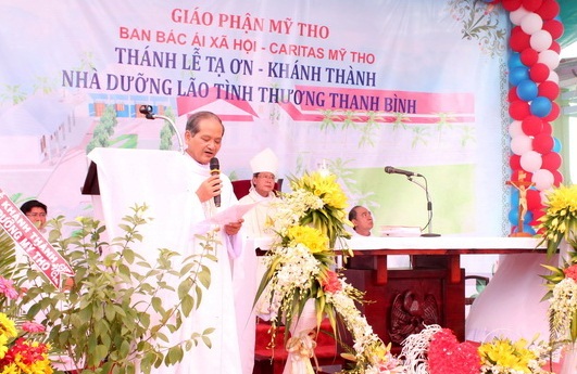 Caritas_My_Tho_dang_thanh_le_ta_on_khanh_thanh_nha_duong_lao_tinh_thuong_Thanh_Binh