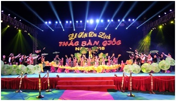 Lung_linh_Le_hoi_Du_lich_thac_Ban_Gioc