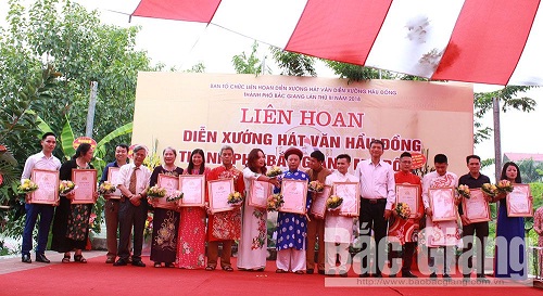 Lien_hoan_die_n_xuo_ng_ha_t_van_ha_u_do_ng_thanh_pho_Ba_c_Giang