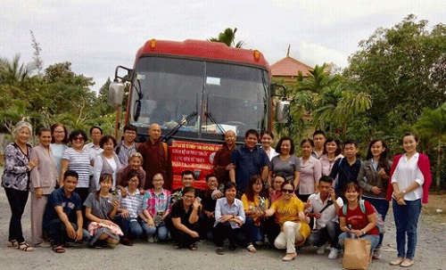 Tien_Giang__Chua_Linh_Phuoc_kham_benh_va_tang_kinh_thuoc