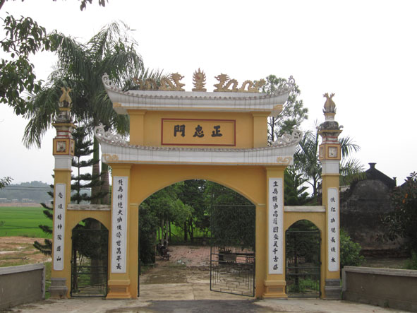 Tham_den_tho_cac_nu_tuong_cua_Hai_Ba_Trung_tren_Dat_To