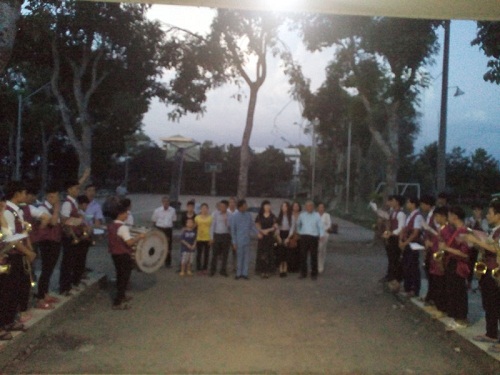 Truong_Trung_cap_Ky_thuat_Don_Bosco_My_Thuan_chao_don_Hiep_si_Dai_Thanh_gia_G_B__Le_Duc_Thinh_va_Phu_nhan_dip_dau_nam_hoc_moi