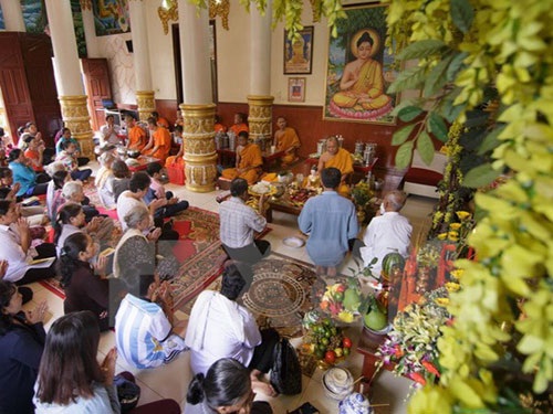 Nhieu_hoat_dong_nhan_dip_le_Sene_Dolta_cua_dong_bao_Khmer