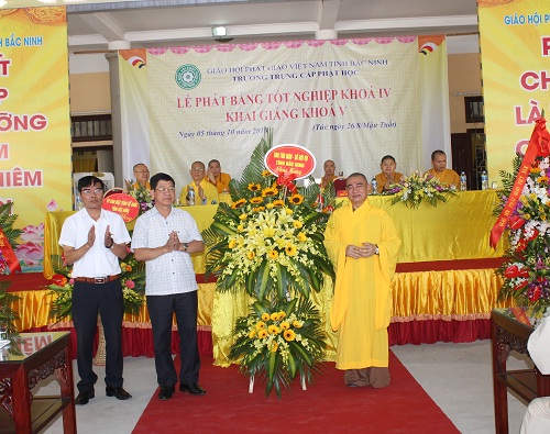 Le_phat_bang_Tot_nghiep_khoa_IV_va_khai_giang_khoa_V_Truong_Trung_cap_Phat_hoc_tinh_Bac_Ninh