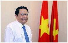 Chu_tich_Tran_Thanh_Man_chuc_mung_nhan_dip_dai_le_ky_niem_94_nam__Khai_dao_Cao_Dai