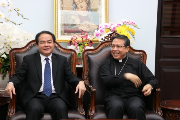 Truong_ban_Ban_Ton_giao_Chinh_phu_tham__chuc_mung_Giang_sinh_Toa_Tong_Giam_muc_Tp__Ho_Chi_Minh