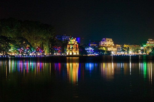 Nhung_dia_diem_don_Giang_sinh_hap_dan_o_Ha_Noi_va_thanh_pho_Ho_Chi_Minh
