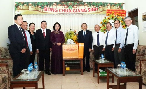 Pho_Chu_tich_nuoc_chuc_Giang_sinh_cac_muc_su__tin_do_Tin_Lanh