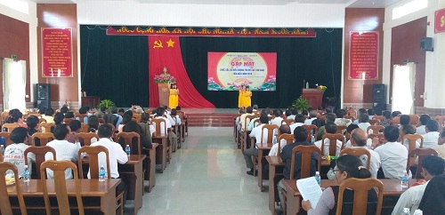 Huyen_Dak_Glei_tinh_Kon_Tum_to_chuc_gap_mat_chuc_sac_va_bieu_duong_tin_do_cac_ton_giao_tieu_bieu_nam_2018