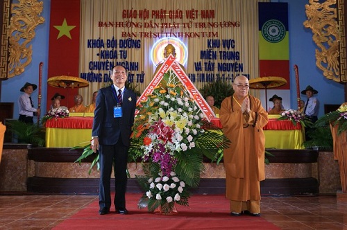 Phat_giao_Viet_Nam_to_chuc_khoa_boi_duong_va_khoa_tu_chuyen_nganh_Huong_dan_Phat_tu_khu_vuc_Mien_Trung_va_Tay_Nguyen_tai_tinh_Kon_Tum