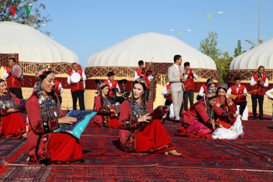 Sinh_hoat_doi_thuong_o_Turkmenistan__quoc_gia_biet_lap_nhat_Trung_A