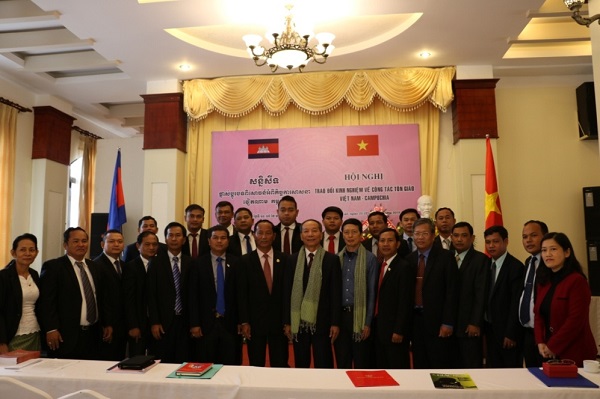 Be_mac_Hoi_nghi_trao_doi_kinh_nghiem_ve_cong_tac_ton_giao_Viet_Nam___Campuchia