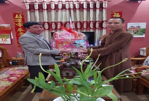 Ban_Ton_giao_So_Noi_vu_tinh_Phu_Tho_tham_va_tang_qua_chuc_sac_ton_giao_nhan_dip_Tet_Nguyen_dan_Ky_Hoi_2019