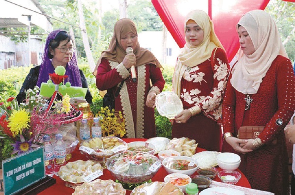 Tet_o_lang_Cham_Phum_Soai