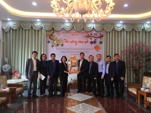 Doan_Ban_Ton_giao_Chinh_phu_tham__chuc_Tet_Hoi_thanh_Tin_Lanh_Viet_Nam__mien_Bac_