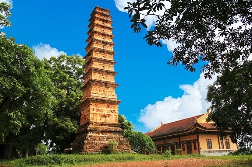 Chiem_nguong_nhung_bao_thap_Phat_giao_co_xua_tru_danh_Viet_Nam
