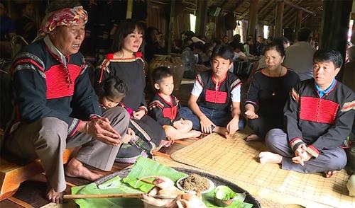 Nghi_le_len_nha_moi_cua_nguoi_Ede