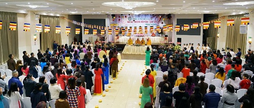 Phat_tu_Viet_Nam_tai_Cong_hoa_Sec_cau_an_dau_nam