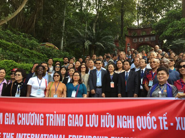 Chuyen_hanh_huong_ve_dat_to_Hung_Vuong_cua_cac_nha_ngoai_giao_quoc_te
