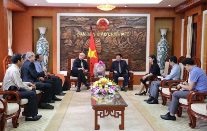 Doan_Giao_hoi_Co_doc_Phuc_lam_chao_tham_Ban_Ton_giao_Chinh_phu
