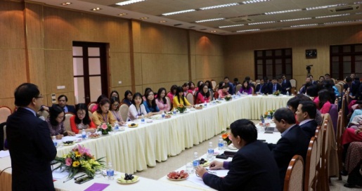 Ban_Ton_giao_Chinh_phu__Doi_thoai_giua_Truong_ban_voi_cac_to_chuc_doan_the_va_gap_mat_ky_niem_ngay_Quoc_te_phu_nu_08_3