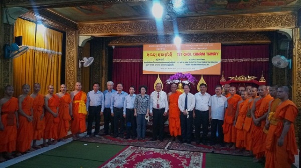 Truong_ban_Ban_Ton_giao_Chinh_phu_tham_va_chuc_Tet_Chol_Chnam_Thmay_2019